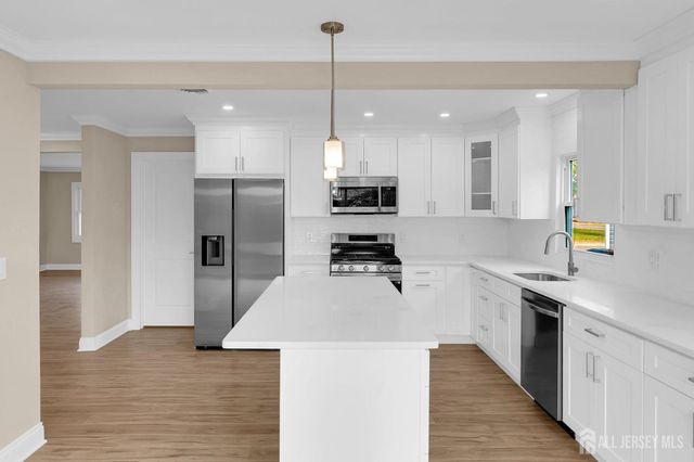 3 Pembroke Lane, Toms River, NJ 08757