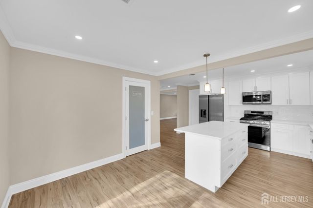 3 Pembroke Lane, Toms River, NJ 08757