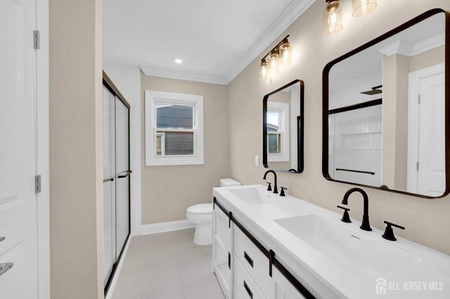 3 Pembroke Lane, Toms River, NJ 08757