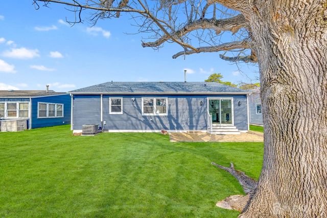 3 Pembroke Lane, Toms River, NJ 08757