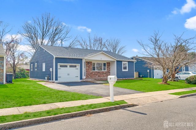 3 Pembroke Lane, Toms River, NJ 08757