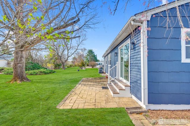 3 Pembroke Lane, Toms River, NJ 08757