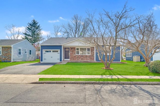 3 Pembroke Lane, Toms River, NJ 08757