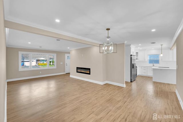 3 Pembroke Lane, Toms River, NJ 08757