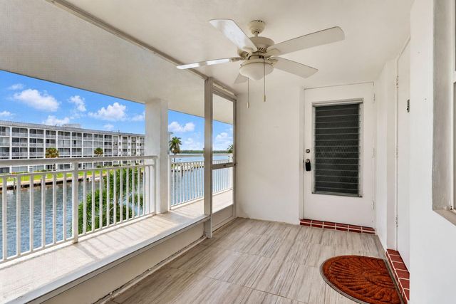 111 Shore Court 301, North Palm Beach, FL 33408