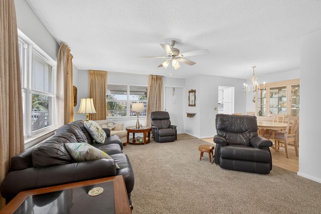 111 Shore Court 301, North Palm Beach, FL 33408