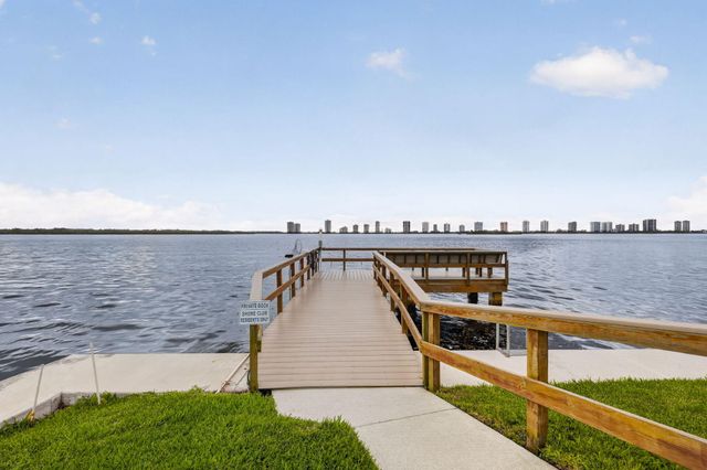 111 Shore Court 301, North Palm Beach, FL 33408