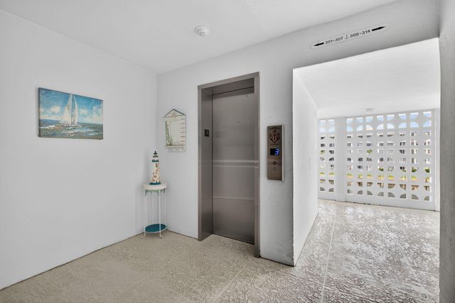 111 Shore Court 301, North Palm Beach, FL 33408