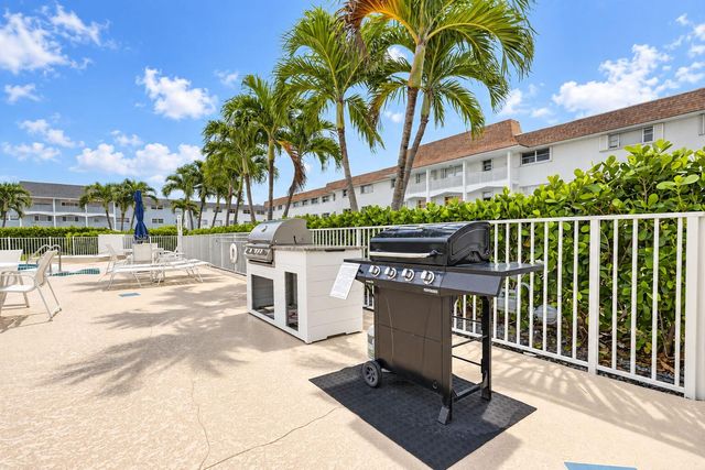 111 Shore Court 301, North Palm Beach, FL 33408