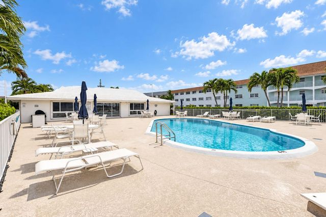 111 Shore Court 301, North Palm Beach, FL 33408
