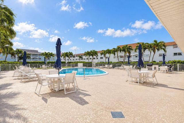 111 Shore Court 301, North Palm Beach, FL 33408