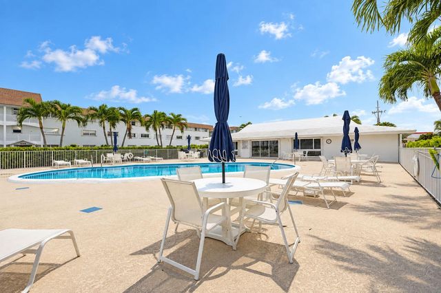 111 Shore Court 301, North Palm Beach, FL 33408