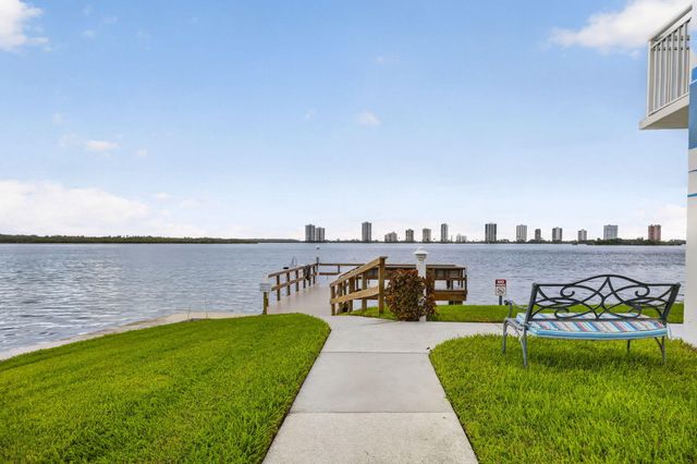 111 Shore Court 301, North Palm Beach, FL 33408