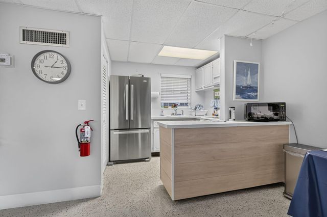 111 Shore Court 301, North Palm Beach, FL 33408