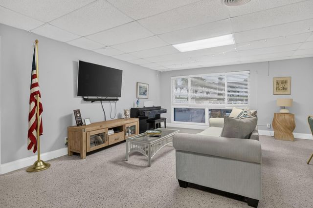 111 Shore Court 301, North Palm Beach, FL 33408