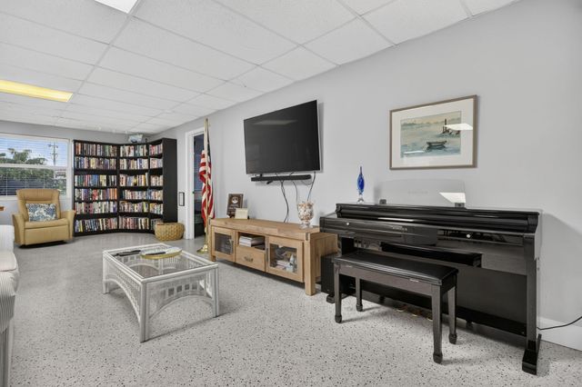 111 Shore Court 301, North Palm Beach, FL 33408