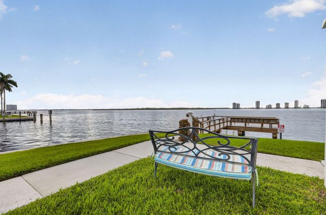 111 Shore Court 301, North Palm Beach, FL 33408
