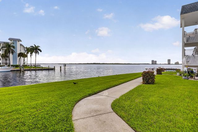 111 Shore Court 301, North Palm Beach, FL 33408