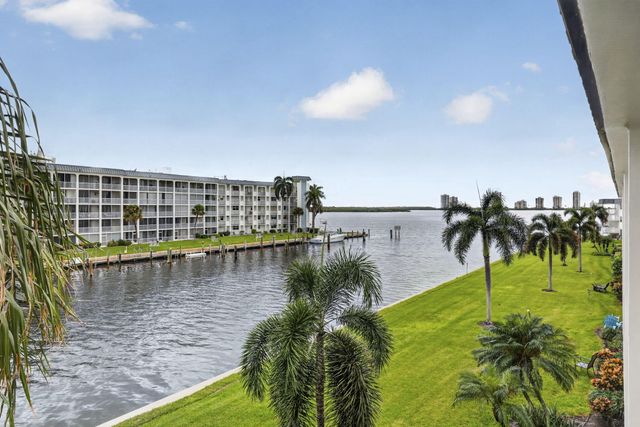 111 Shore Court 301, North Palm Beach, FL 33408
