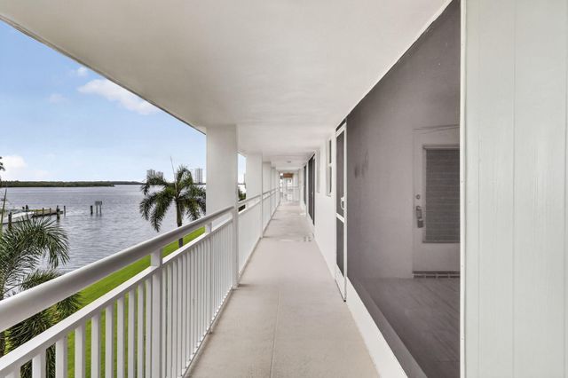 111 Shore Court 301, North Palm Beach, FL 33408