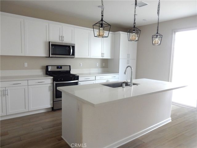 460 N Pinewood, Rialto, CA 92376