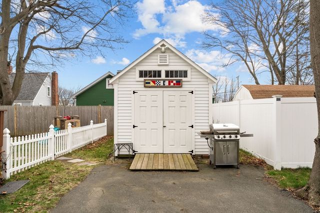 31 Howe St, Quincy, MA 02169