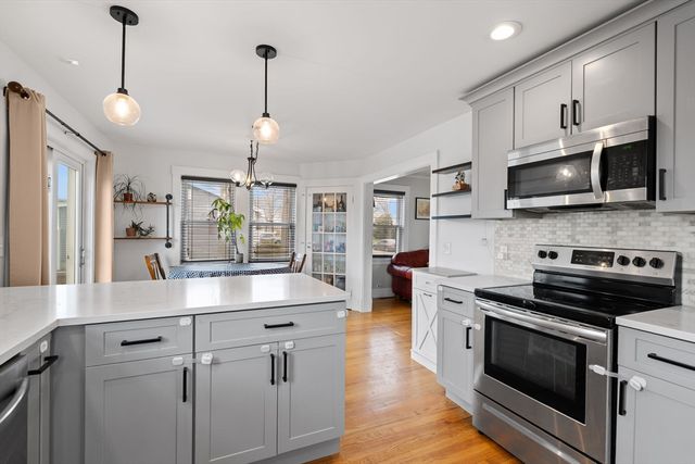 31 Howe St, Quincy, MA 02169