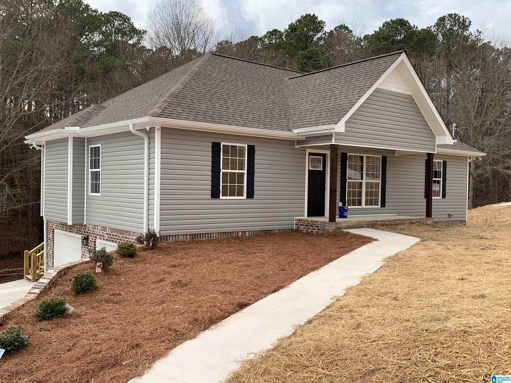 821 LAKESHORE CIRCLE, Warrior, AL 35180