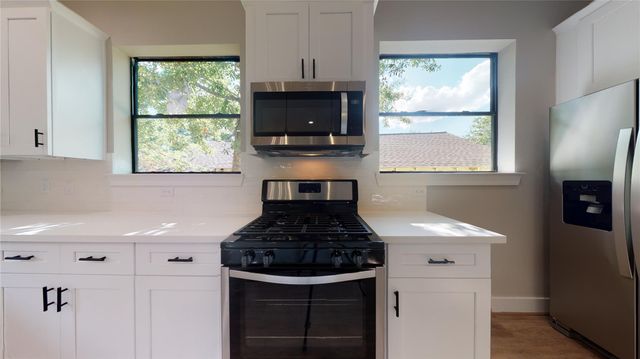 806 E 39th Street A, Houston, TX 77022