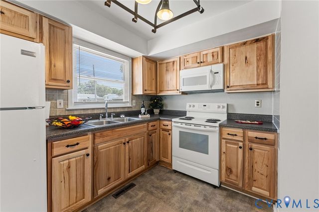 1816 Dublin St, Hopewell, VA 23860