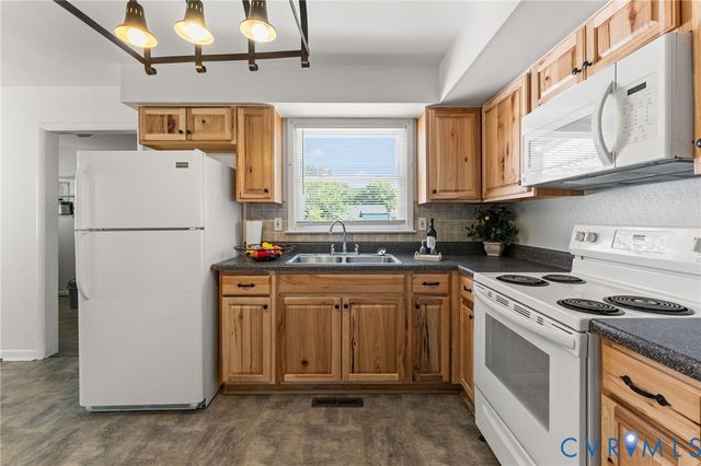 1816 Dublin St, Hopewell, VA 23860