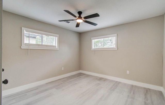 1007 San Jacinto Street, Highlands, TX 77562