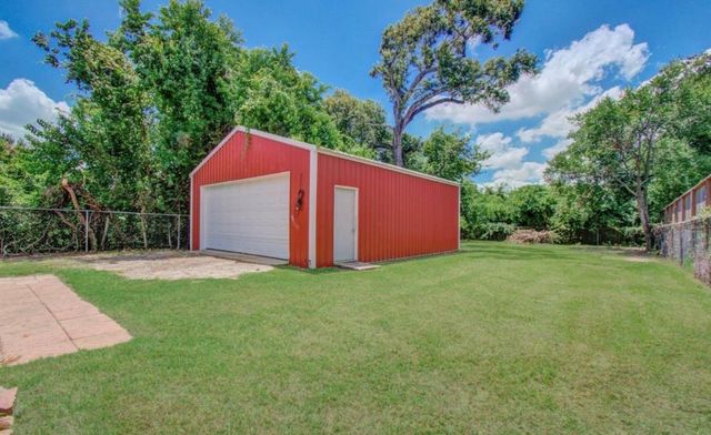 1007 San Jacinto Street, Highlands, TX 77562