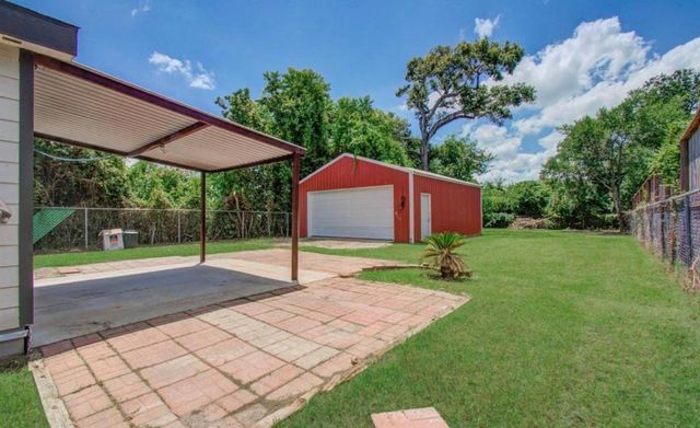 1007 San Jacinto Street, Highlands, TX 77562