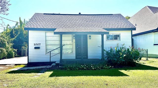 1007 San Jacinto Street, Highlands, TX 77562