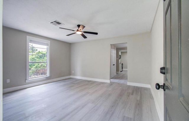 1007 San Jacinto Street, Highlands, TX 77562