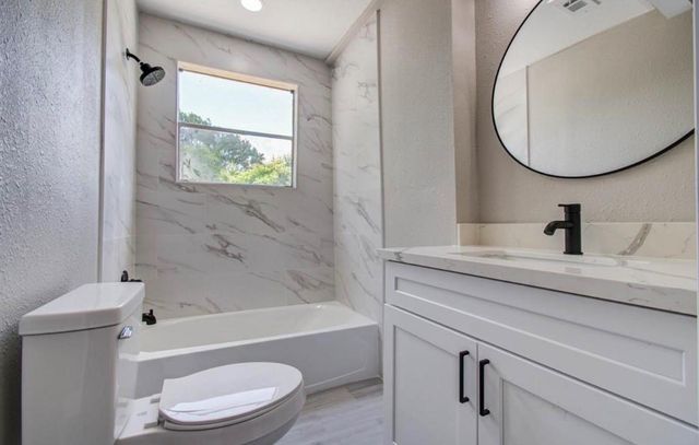 1007 San Jacinto Street, Highlands, TX 77562