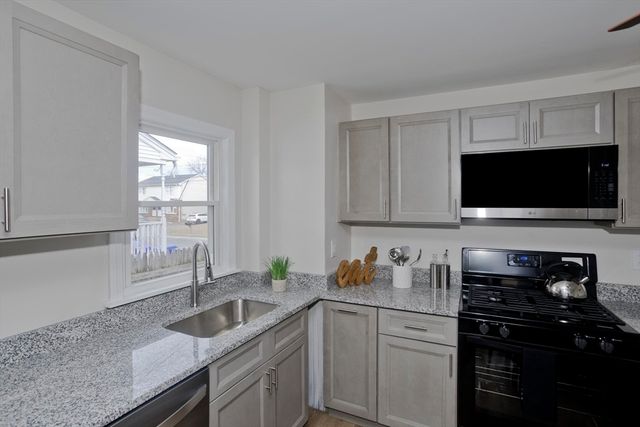 191 Laconia St, Springfield, MA 01129