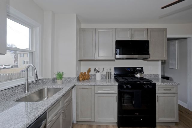 191 Laconia St, Springfield, MA 01129