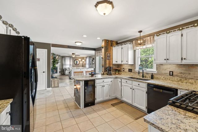 2911 VILLAGE SQUARE DR, Dover, PA 17315