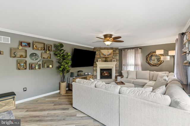 2911 VILLAGE SQUARE DR, Dover, PA 17315