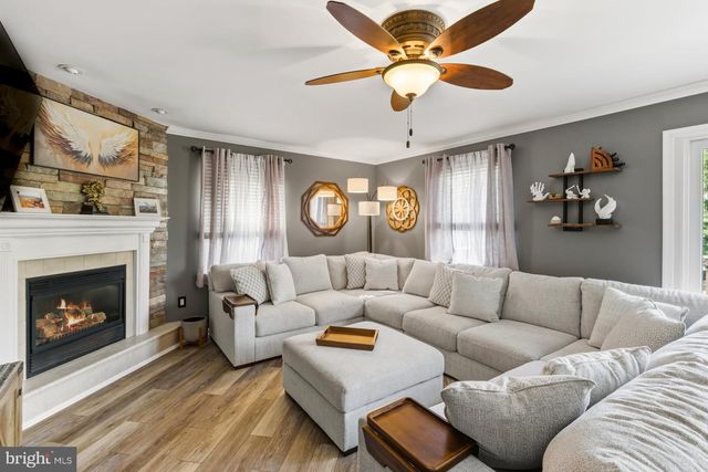 2911 VILLAGE SQUARE DR, Dover, PA 17315