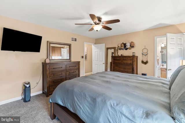 2911 VILLAGE SQUARE DR, Dover, PA 17315