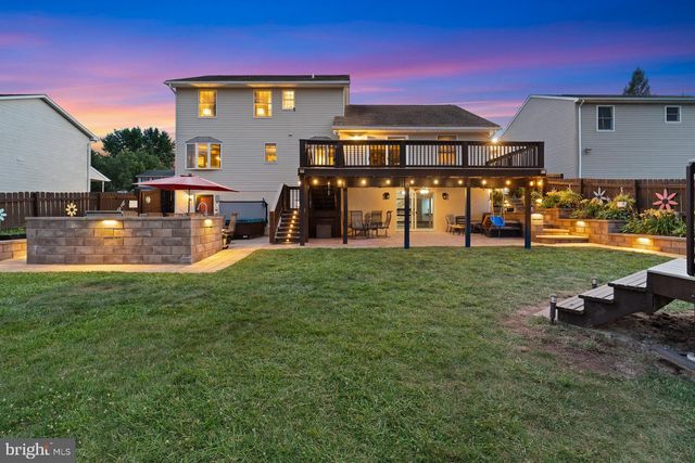 2911 VILLAGE SQUARE DR, Dover, PA 17315