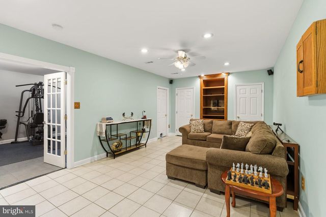 2911 VILLAGE SQUARE DR, Dover, PA 17315