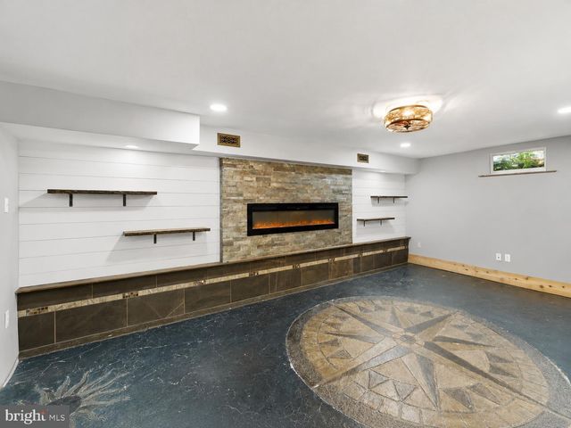 2911 VILLAGE SQUARE DR, Dover, PA 17315