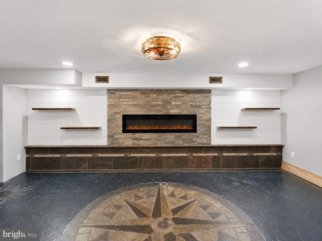 2911 VILLAGE SQUARE DR, Dover, PA 17315