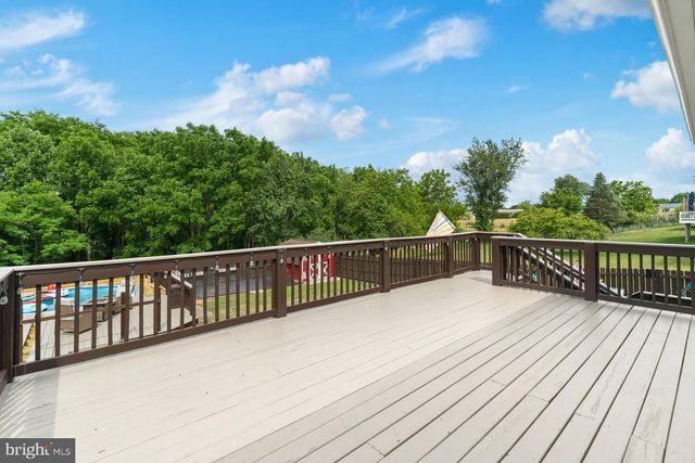 2911 VILLAGE SQUARE DR, Dover, PA 17315