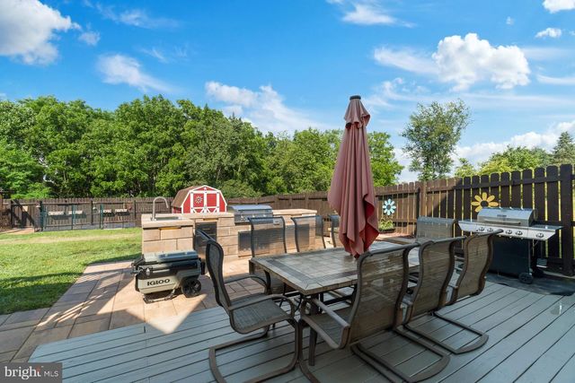 2911 VILLAGE SQUARE DR, Dover, PA 17315