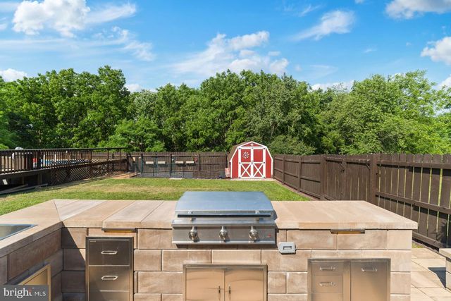 2911 VILLAGE SQUARE DR, Dover, PA 17315